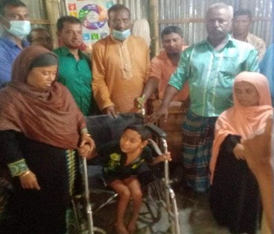 শিবগঞ্জে মুক্তি প্রতিবন্ধী সংস্থার পক্ষ থেকে হুইল চেয়ার-ঈদ সামগ্রী